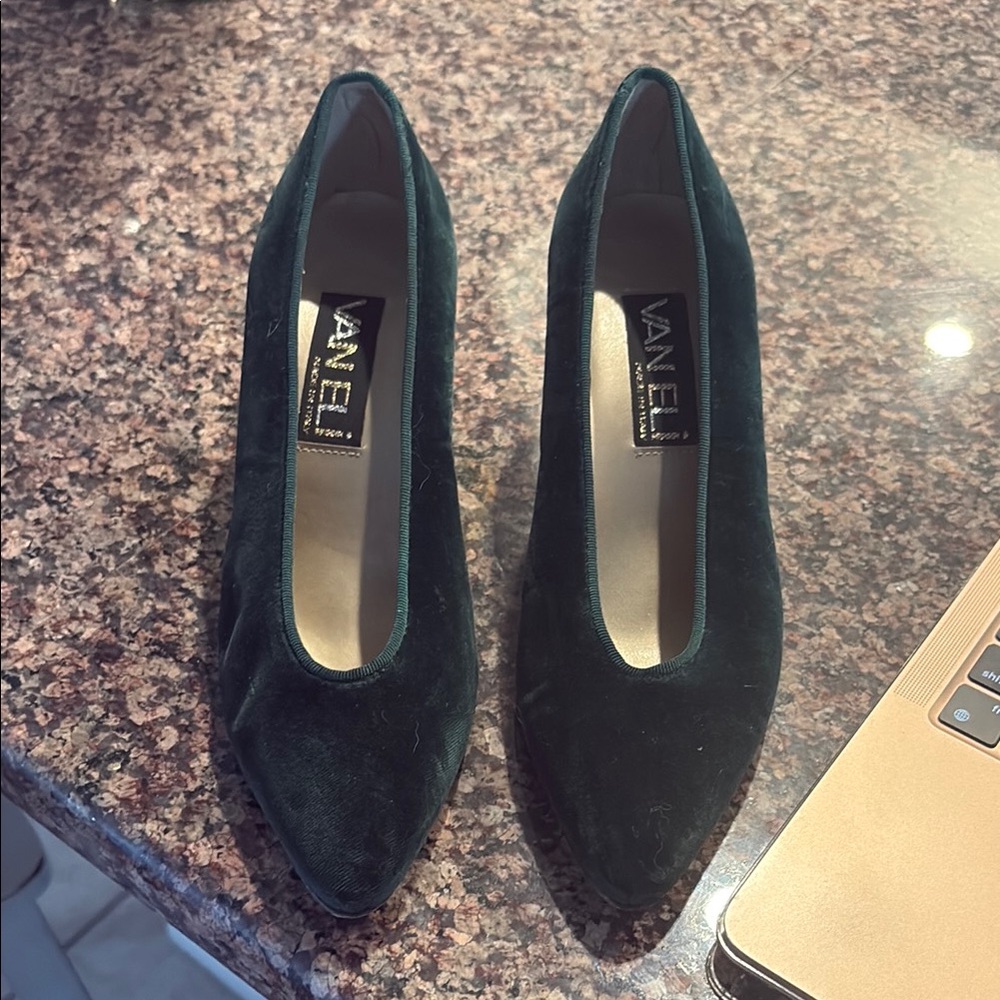 Vaneli Green Kitten Heels Suede/Velvet